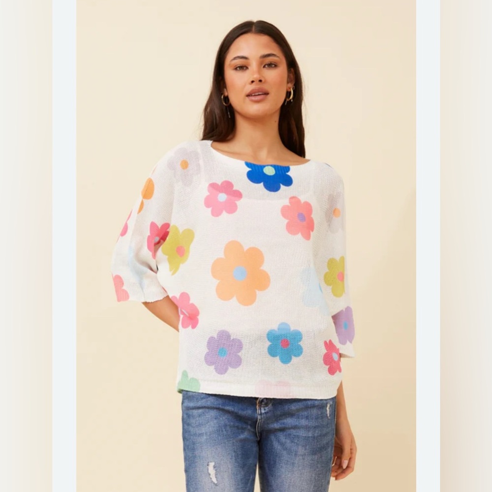 Sioni cute flower rhinestone Statement half sleeve top size large